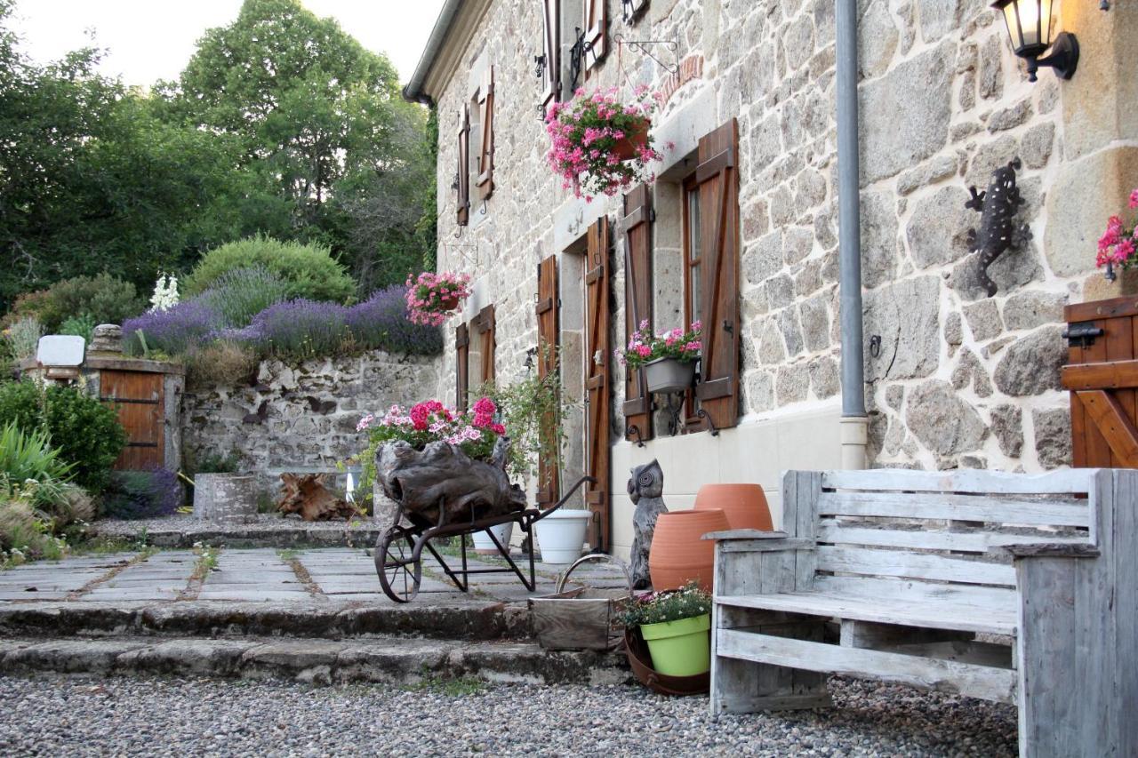 Bed and Breakfast La Belle Ame Saint-Priest-des-Champs Екстер'єр фото