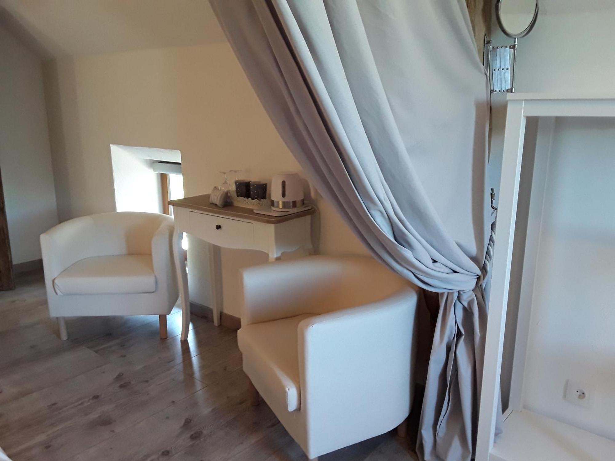 Bed and Breakfast La Belle Ame Saint-Priest-des-Champs Номер фото