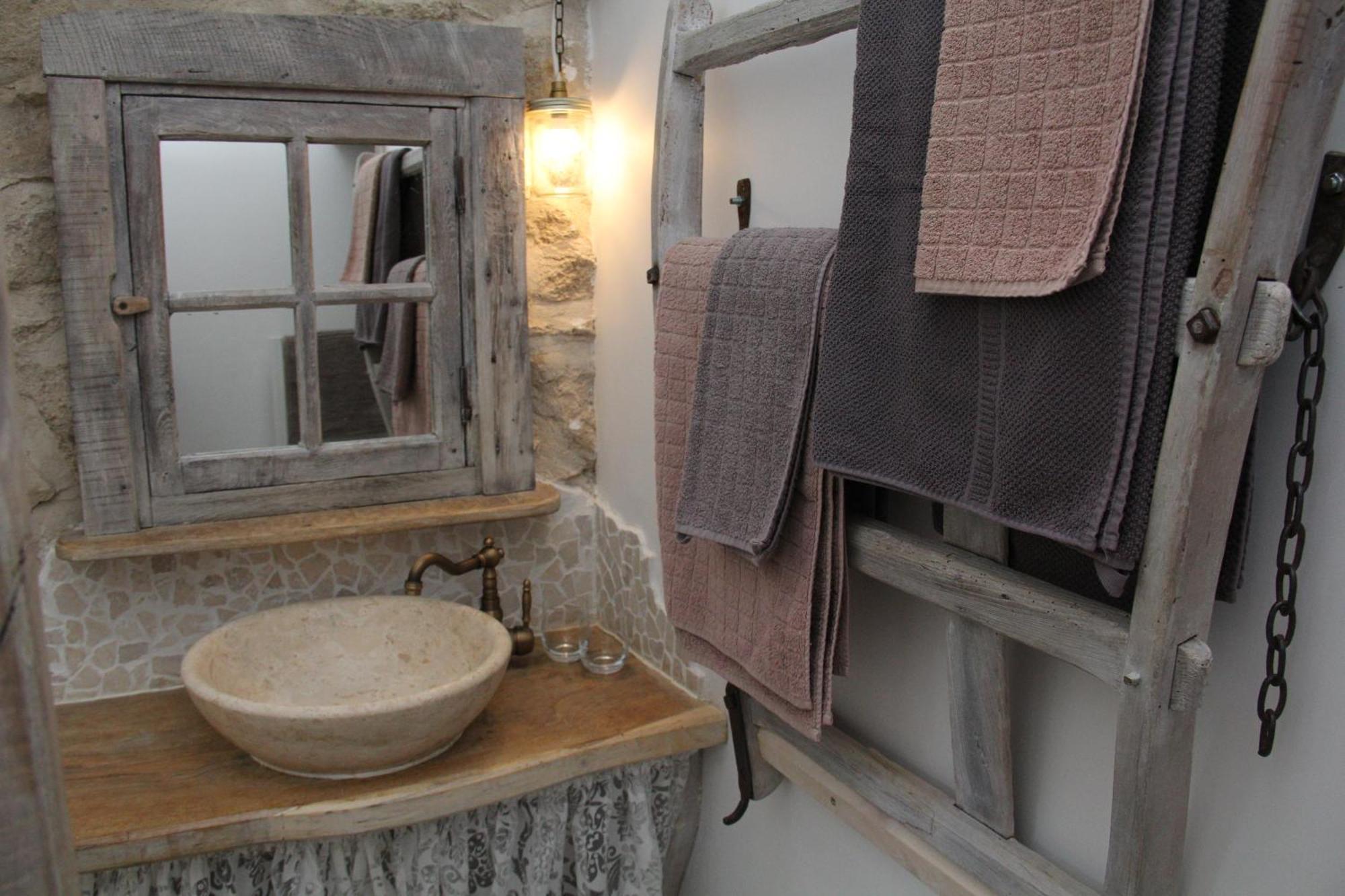 Bed and Breakfast La Belle Ame Saint-Priest-des-Champs Номер фото