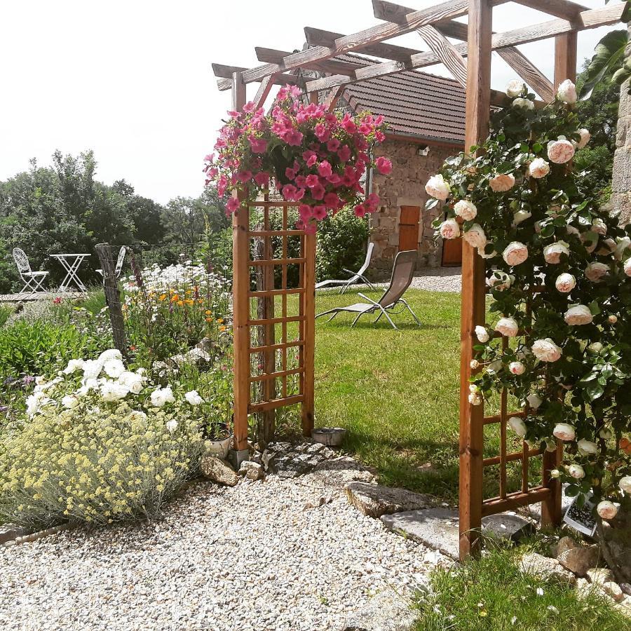Bed and Breakfast La Belle Ame Saint-Priest-des-Champs Екстер'єр фото