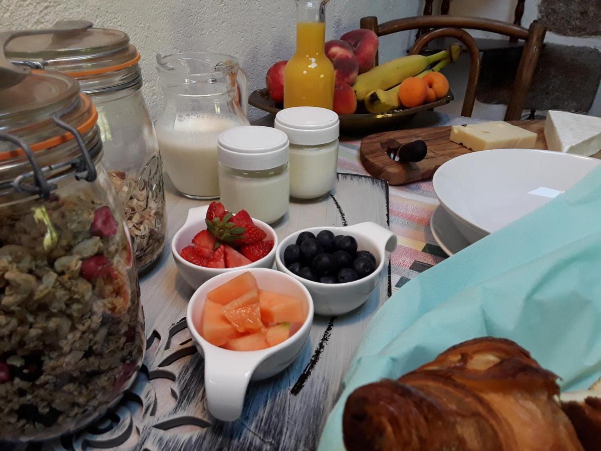 Bed and Breakfast La Belle Ame Saint-Priest-des-Champs Екстер'єр фото
