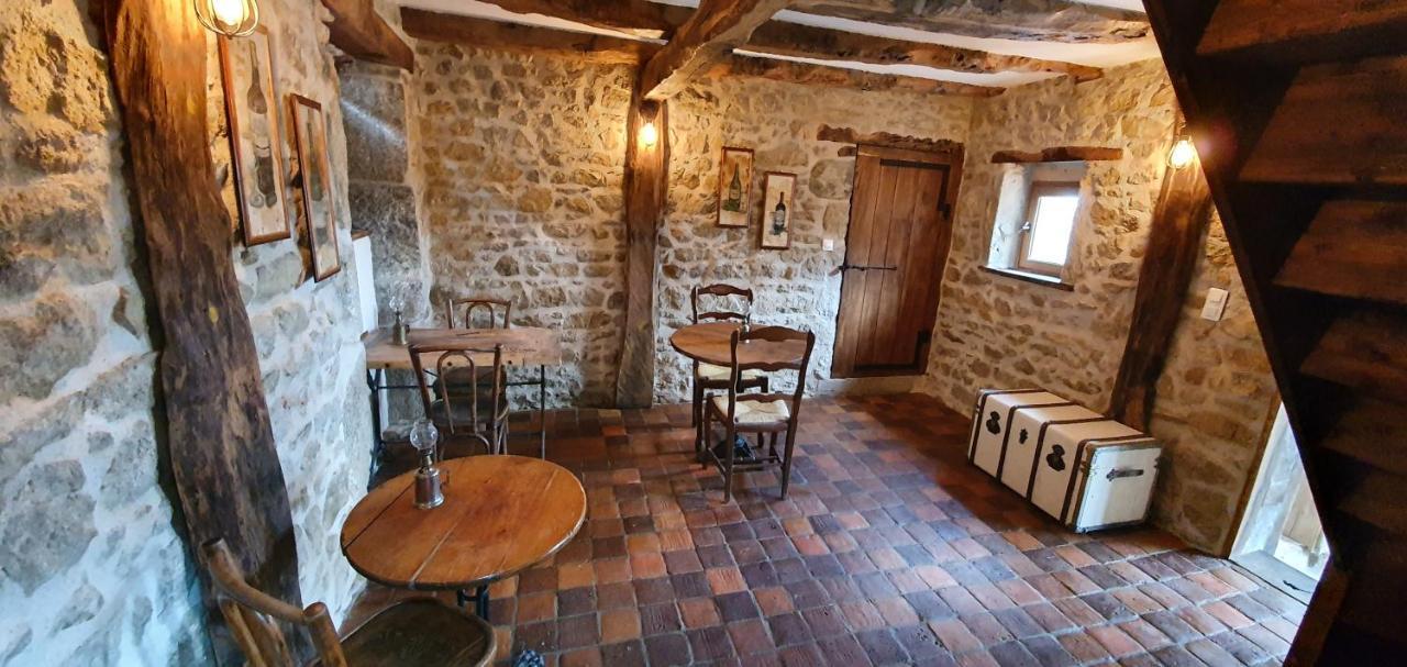 Bed and Breakfast La Belle Ame Saint-Priest-des-Champs Екстер'єр фото