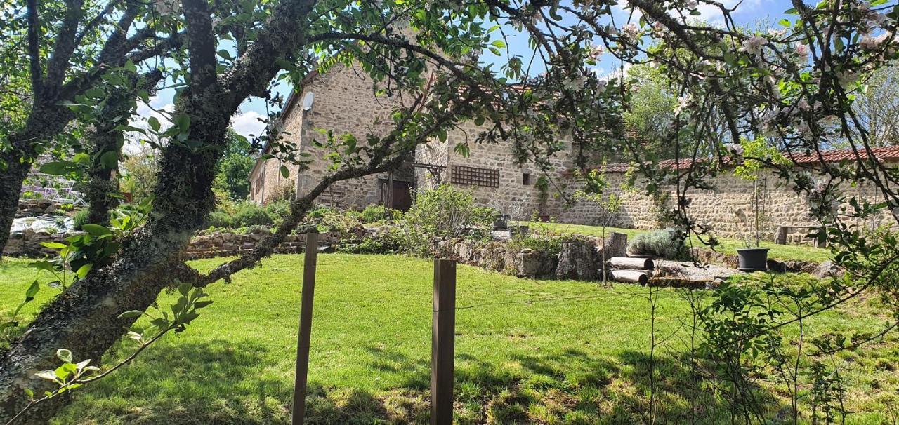 Bed and Breakfast La Belle Ame Saint-Priest-des-Champs Екстер'єр фото