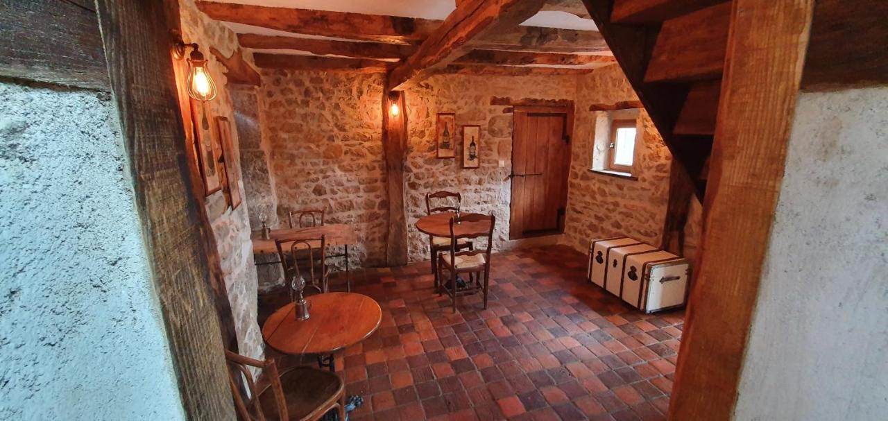 Bed and Breakfast La Belle Ame Saint-Priest-des-Champs Екстер'єр фото